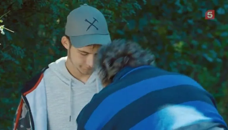 Момент из 16 серии 2 сезона