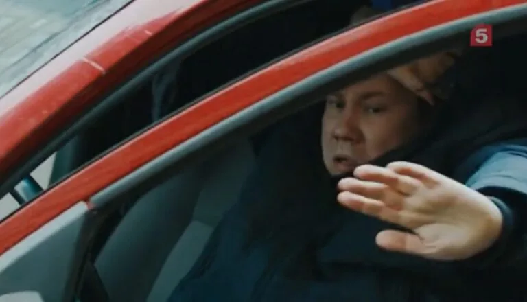 Момент из 33 серии 3 сезона